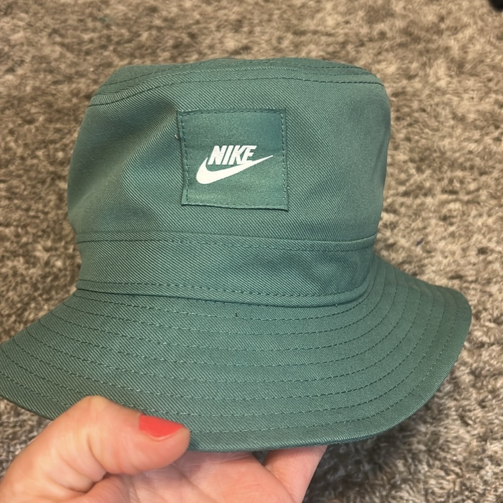 NWOT NIKE Juniors` Apex Futura Sports Bucket Hat 1 Size - Picture 2 of 4